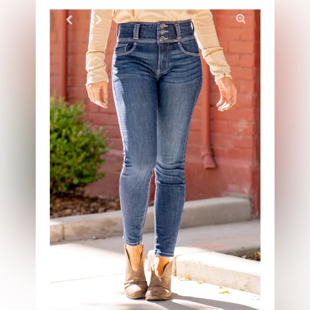 KanCan Bloomington High Rise Skinny Jean size 11/29, inseam 28in, dark rinse